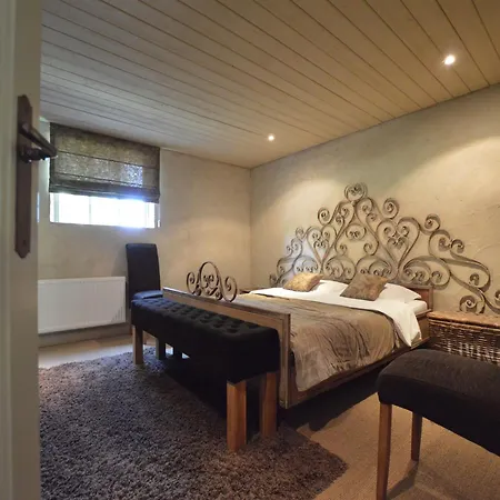 Dom wakacyjny Group With Private Pool And Sauna *